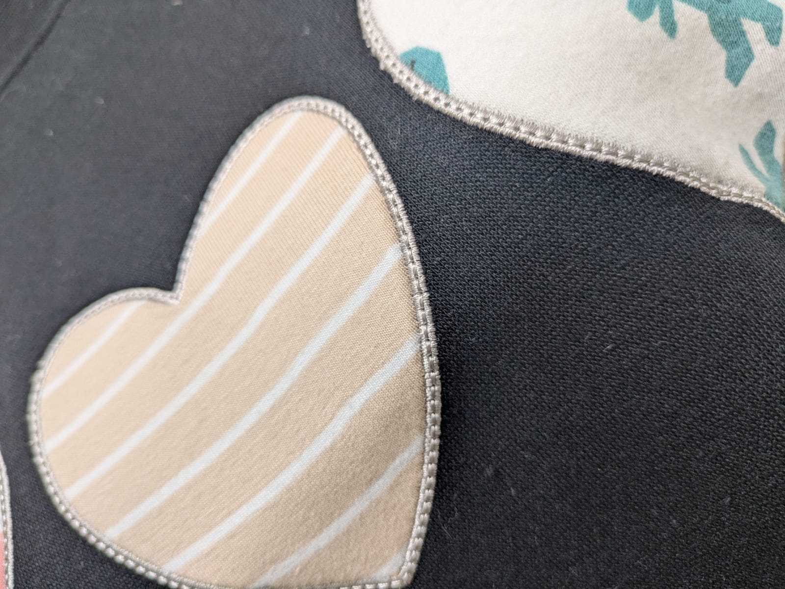 Keepsake Sweatshirt - Loveheart Design - Image 4